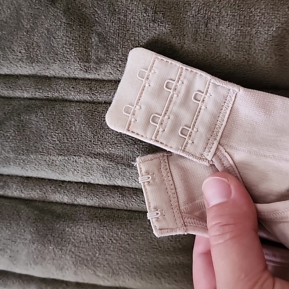 2 bras Carole Hochman - Picture 7 of 10